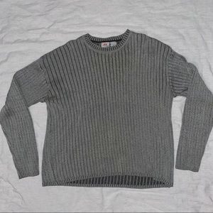 Men’s gray crew neck sweater